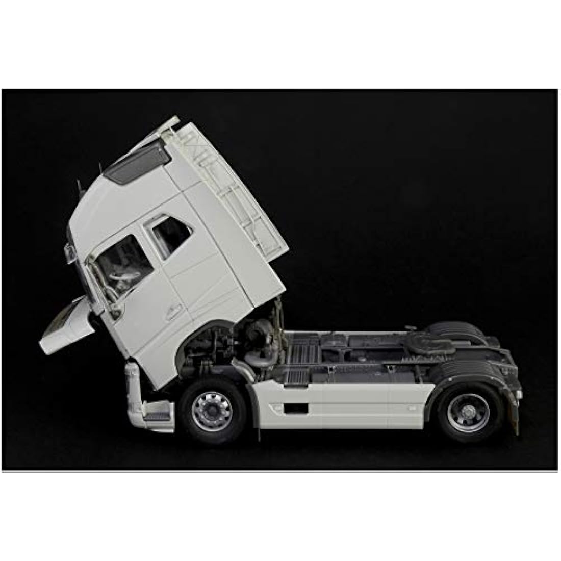 Italeri 1:24 - VOLVO FH16 GLOBETROTTER XL