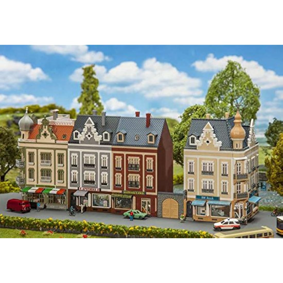 FALLER Town House Line Beethovenstraße Model Kit with 1084 Items 298 x 75 x 123 mm I Model Railway Accessories N I Model Railway N City