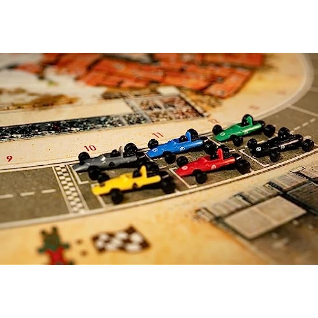 Days of Wonder | Heat: Pedal to the Metal | Racing Game | Ages 10+ | 1-6 Players | 60 Minutes Playing Time, DOW9101, Multicolor