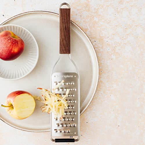 Microplane Kitchen Grater Extra coarse for Potato, Zucchini, Carrot, Apple, Cabbage and Cheese with Stainless Steel Blades - Made in USA