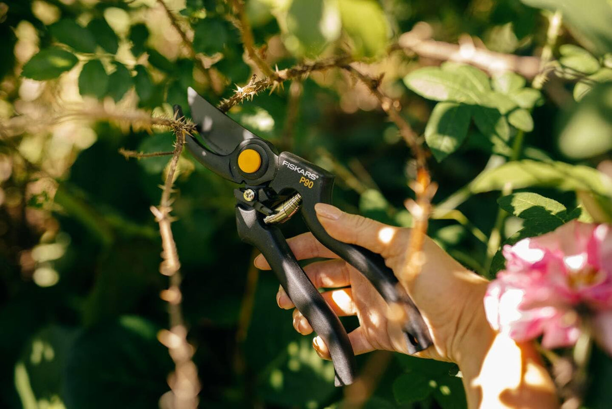 Fiskars Pro Pruner P90, Cutting diameter: 2.6 cm, Steel blades with non-stick coating, Length: 22.5 cm, Black/Orange, 1001530