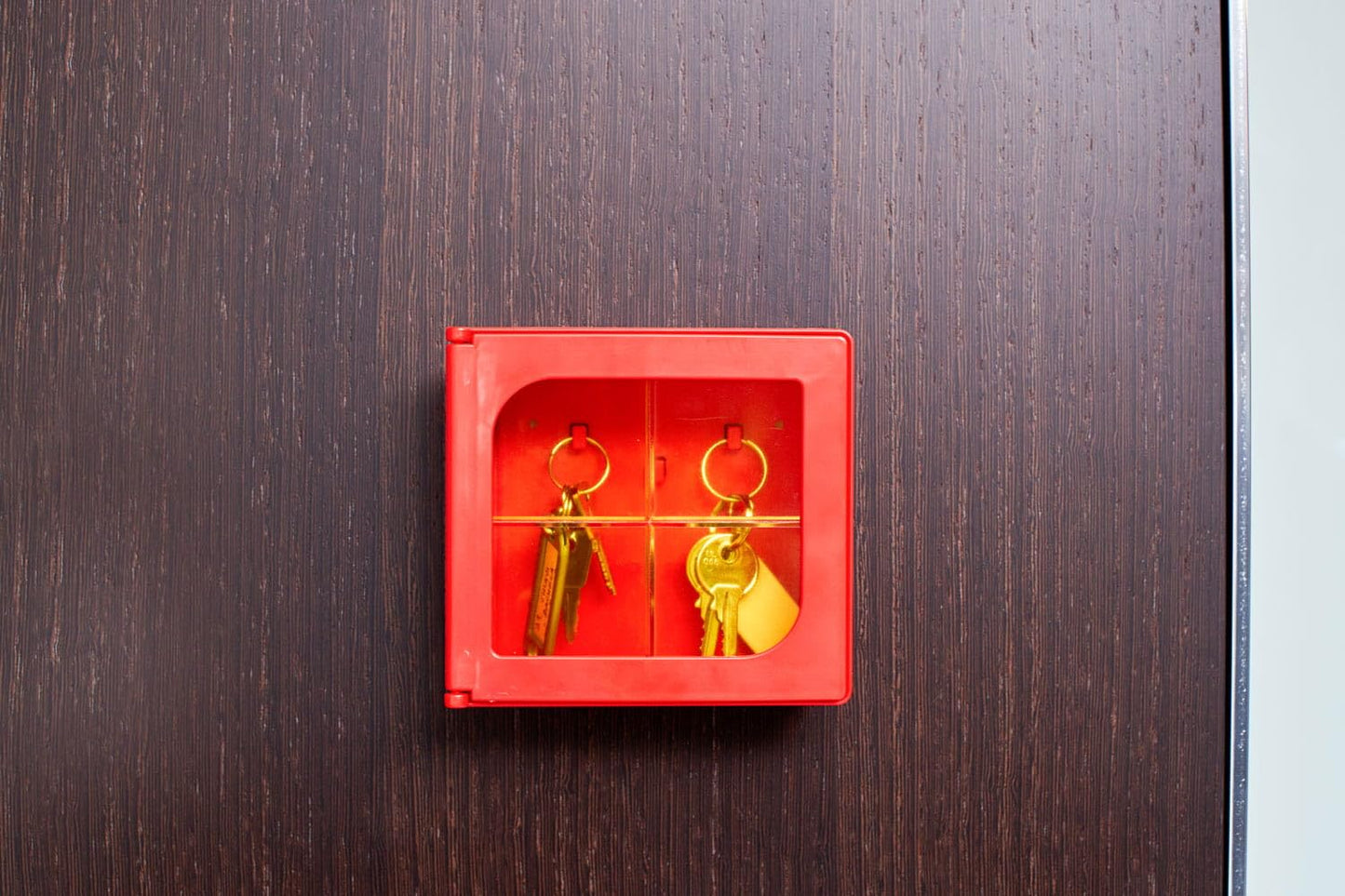 notlok Safety Work - Emergency Key Box Made of ABS Plastic | 13.5 x 12.5 x 4.5 cm | With Easily Fragile Disc for Emergencies