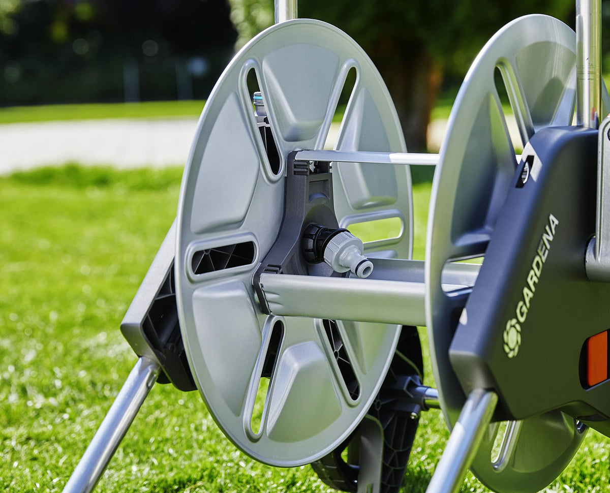 Gardena CleverRoll M Metal: Hose trolley with up to 60 m capacity, especially sturdy with a stable hose guide and anti-drip device (18541-20)