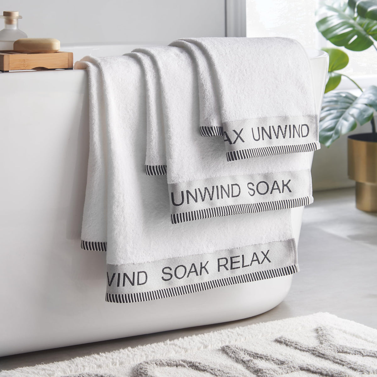 Catherine Lansfield Relax And Unwind 70x120cm Bath Towel White
