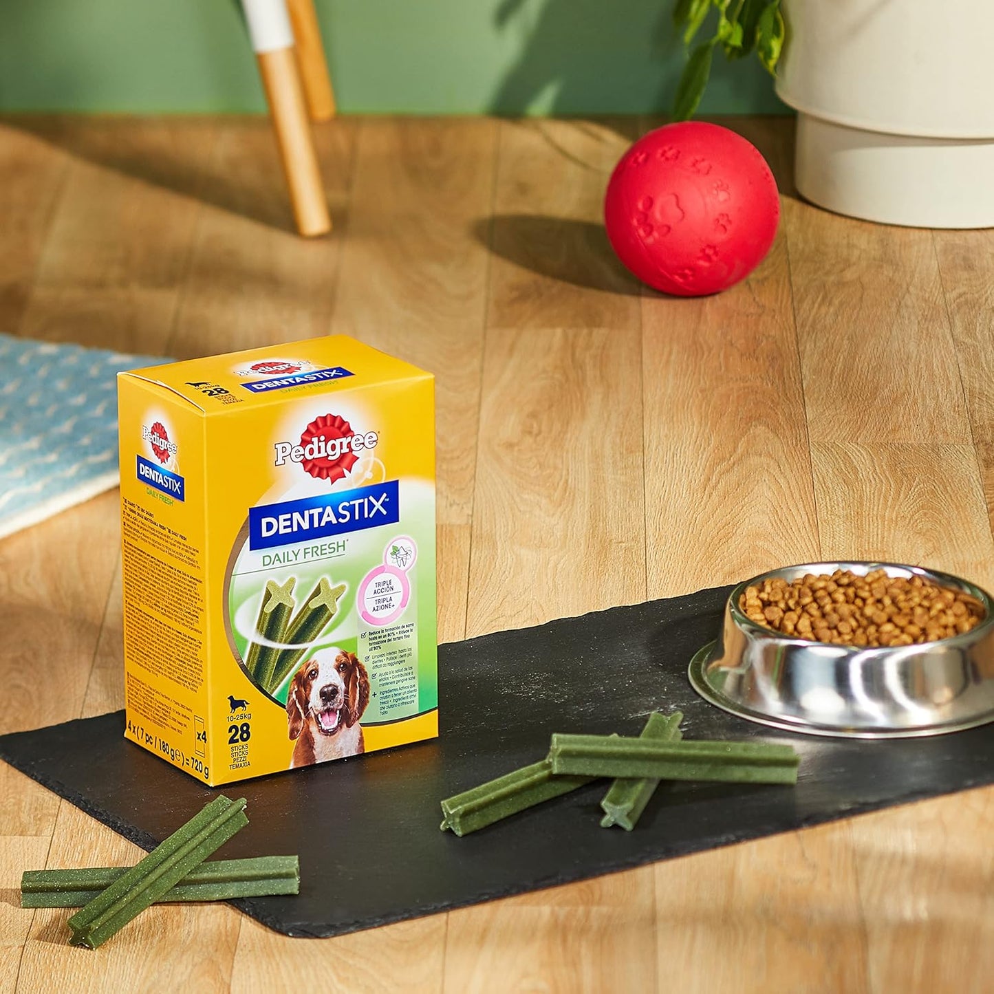 DENTASTIX Fresh - Dental Dog Chews - Medium Dogs 10-25kg - 4 x 28 Sticks - Megapack of Dog Dental Sticks