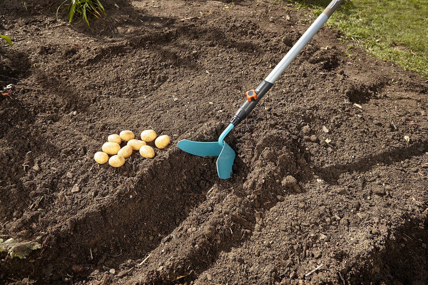 GARDENA combisystem Ridge Plow: Robust coulter with working width 16 cm, ideal garden accessories for ridging of potatoes and vegetables, suitable for