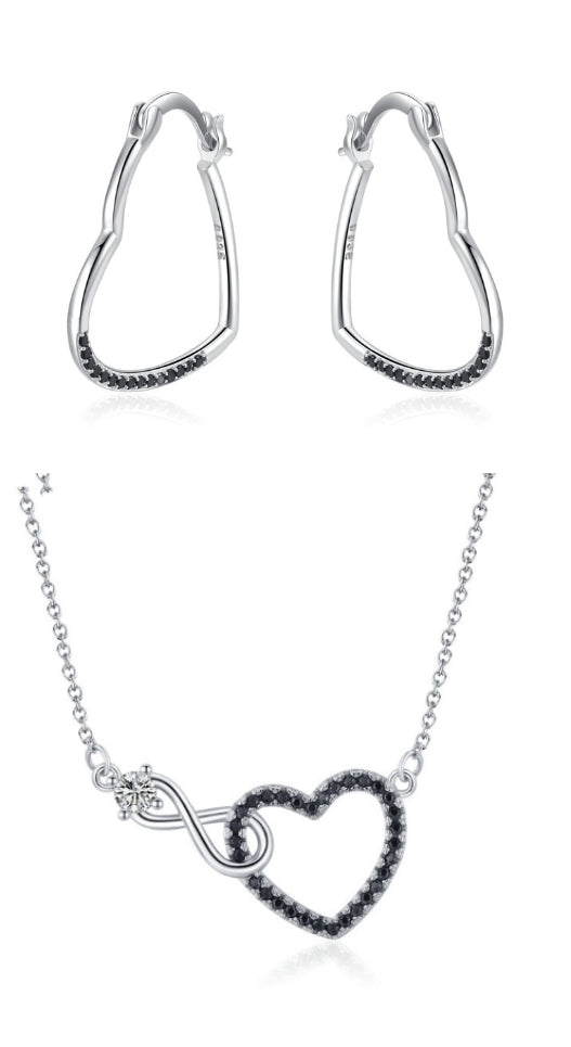 Creative Hollow Heart-shaped Zircon Necklace
