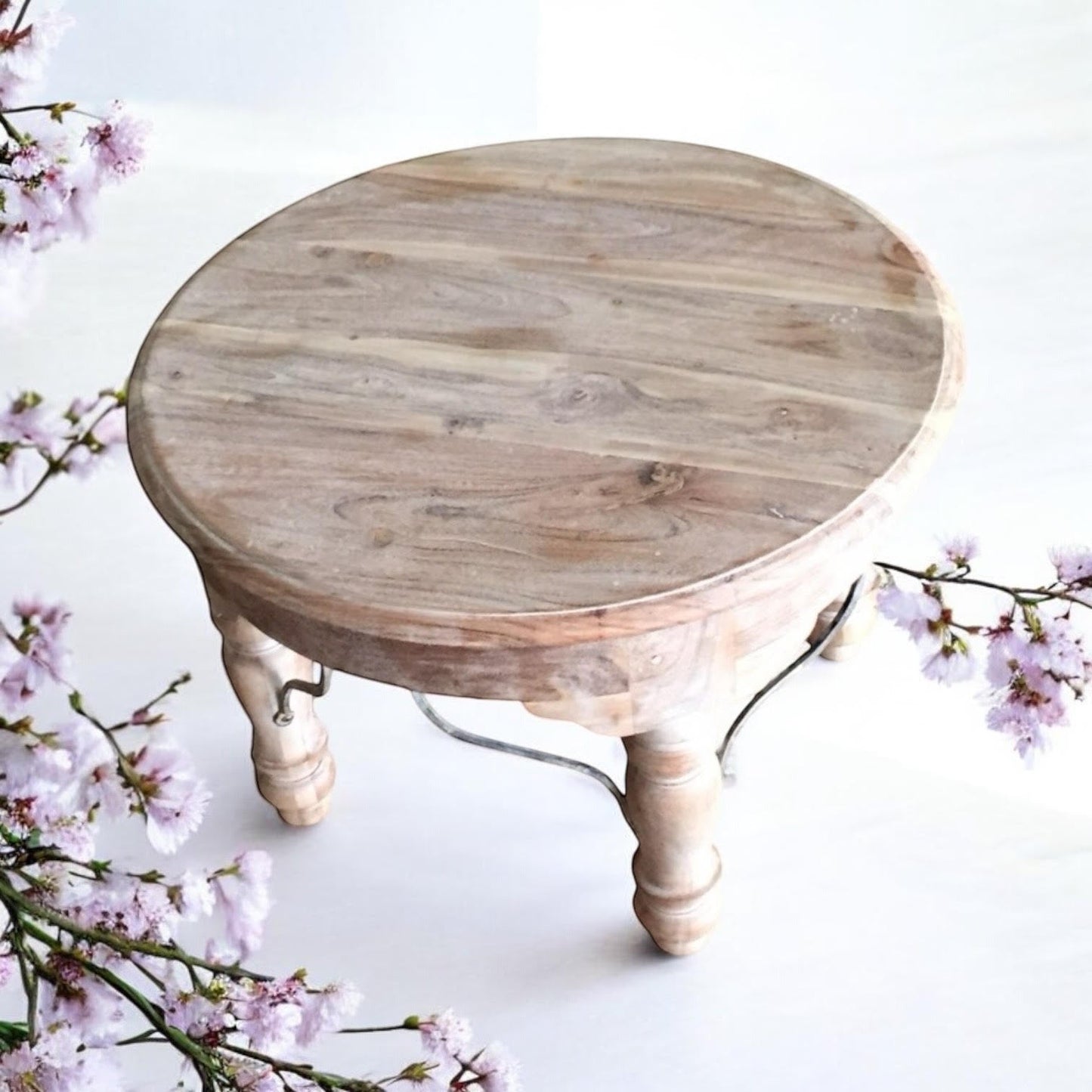 AcaciaHome Durable and Elegant Wooden Round Table - Classic Design, Sturdy Construction, Perfect for Dining, Living Room, or Kitchen Spaces - Adds Warmth and Style to Any Home Décor (Light brown)