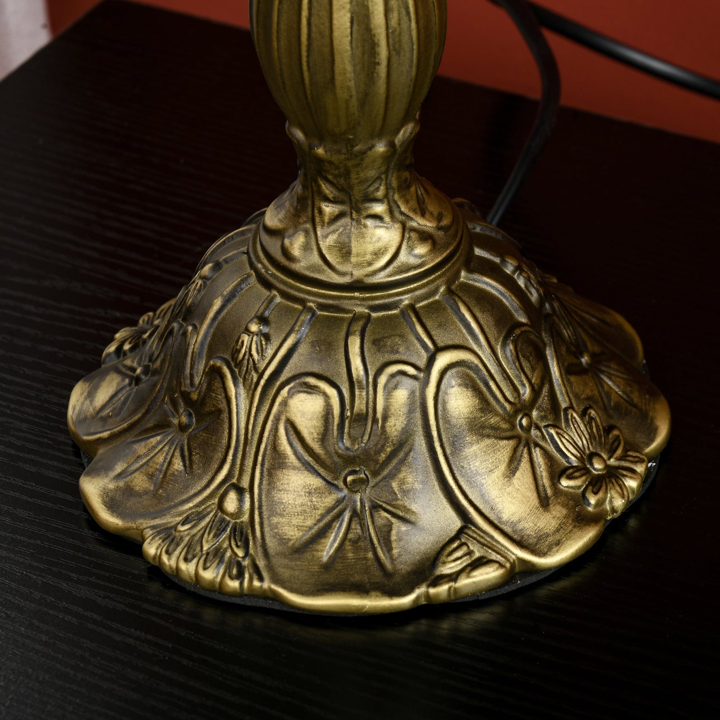 HOMCOM Stained Glass Table Lamp, Handcrafted Artisan Collectible, Suitable for Living Room and Bedside, Multi-Coloured, \'d0\'a431 x 48Hcm, Zinc Alloy.