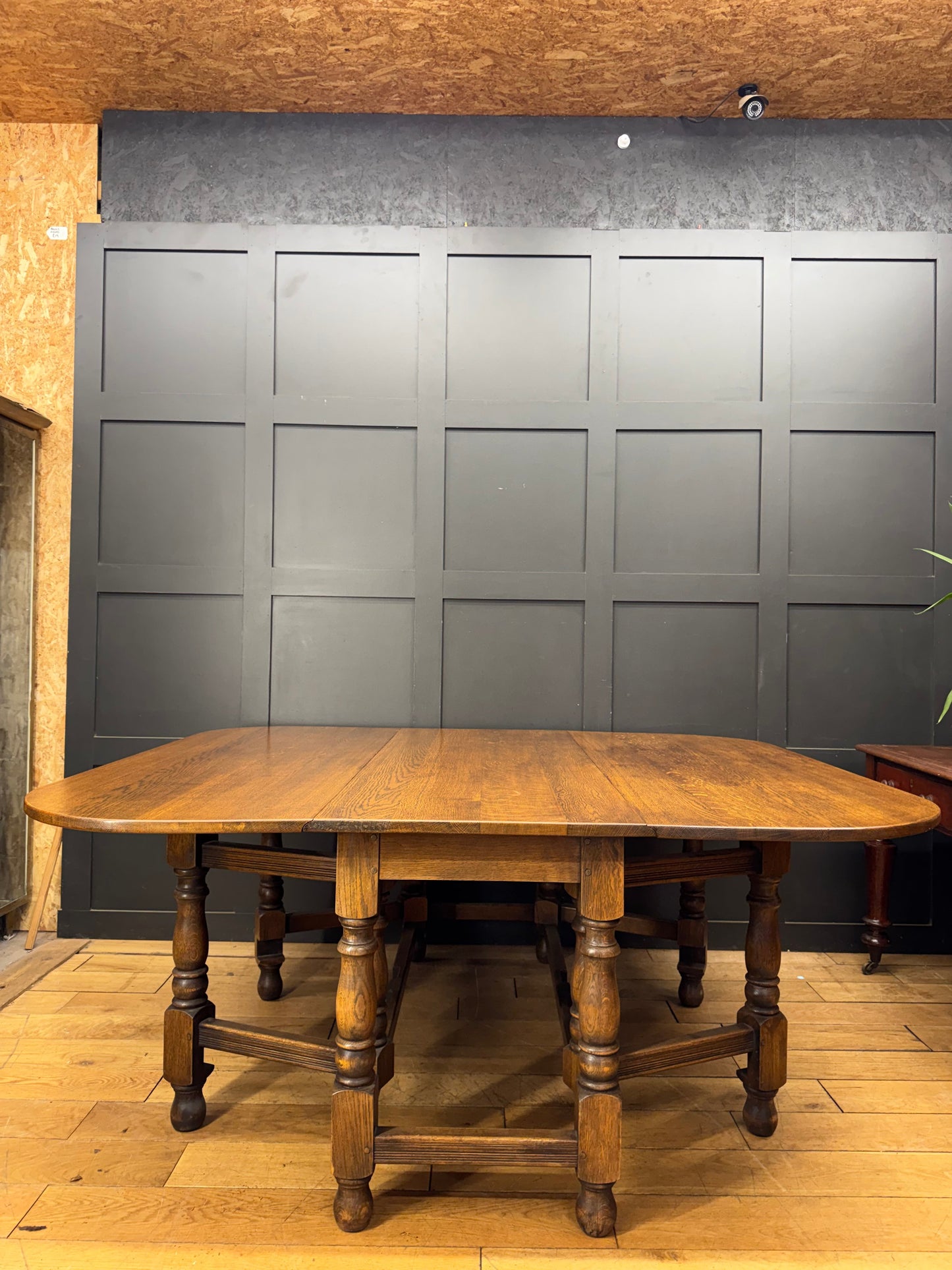 Large Solid Oak Gateleg Dining Table Drop Leaf Kitchen Table Sideboard