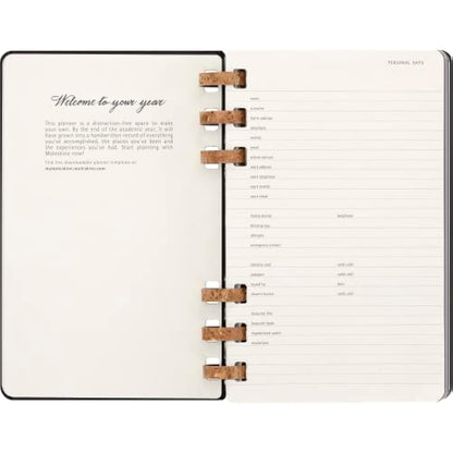 Moleskine Monthly and Weekly Spiral Agenda 12 Months 2024, Agenda 2024, Size Large 15x21, Hard Cover and Elastic Closure, Colour Black