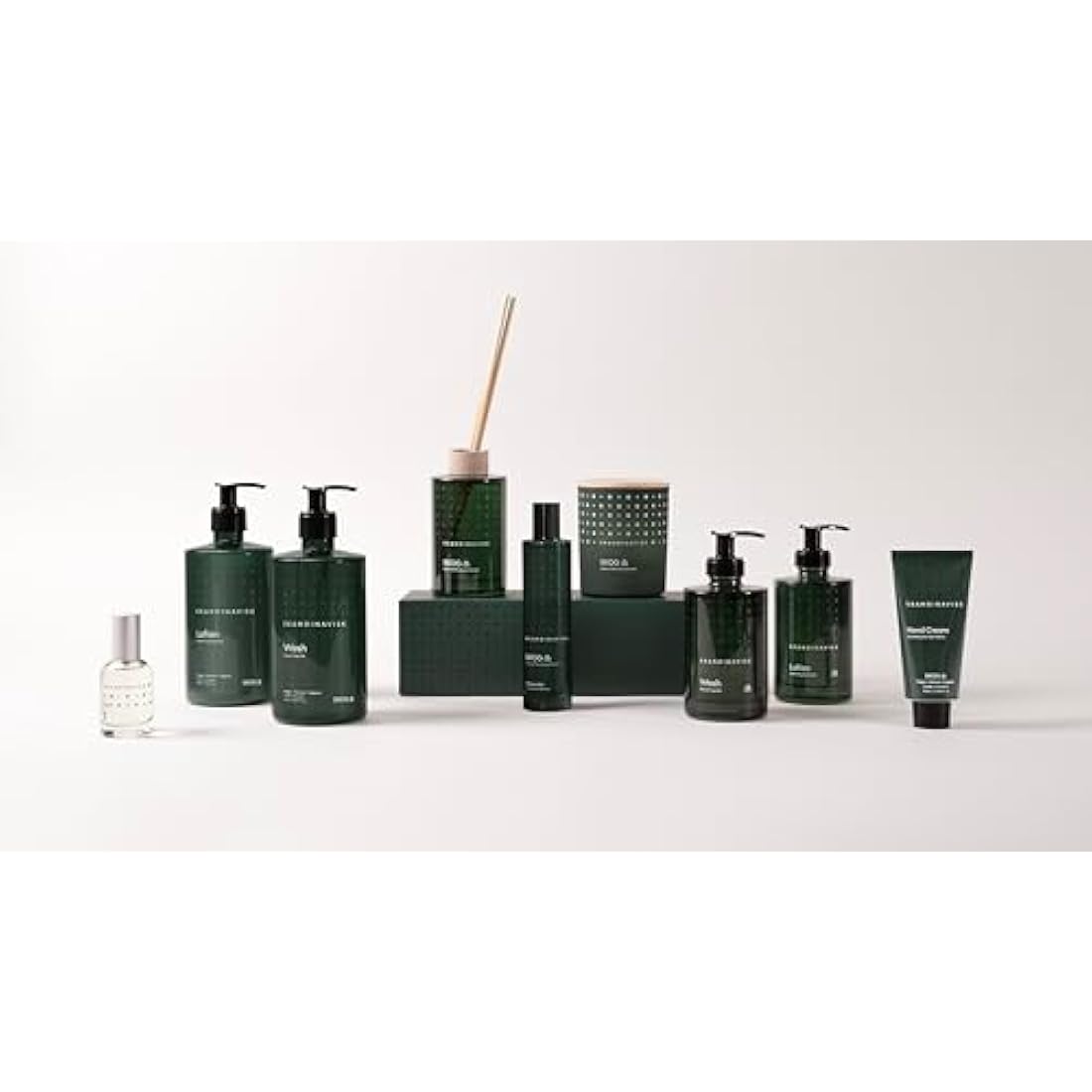 Skandinavisk SKOG ‘Forest’ Hand & body lotion, Scent notes: Pine needles and fir cones, birch sap and woodland lily of the valley, 500 ml