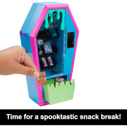 Monster High Student Lounge Playset, Doll House Furniture and Themed Accessories with Two Pets and Working Vending Machine