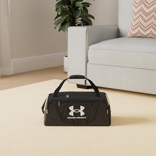 Under Armour Unisex UA Undeniable 5.0 Duffle, Water Repellent Gym Duffle Bag with Multiple Organisation Pockets, Holdall for The Gym, Travel, Outdoor Sports, and More