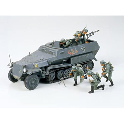 German Hanomag Sd.Kfz.251/1 Military 1:35 Plastic Model Assembly Kit