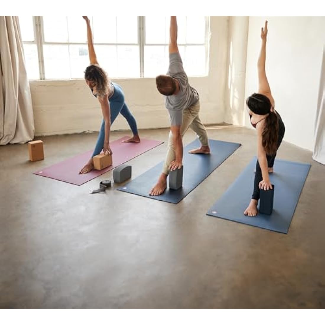 Manduka PRO Yoga Mat – Premium 6mm Thick Mat, High Performance Grip, Ultra Dense Cushioning for Support and Stability in Yoga, Pilates, Gym and Any General Fitness