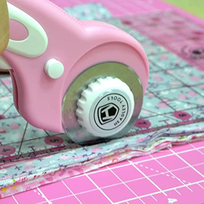 Rotary Cutter Set Pink - Quilting Kit incl. 45mm Fabric Cutter, 5 Extra Rotary Blades, A2 Self Healing Cutting Mat, Acrylic Ruler and Sewing Clips, Scissors, Ideal for Crafting, Sewing, Patchworking
