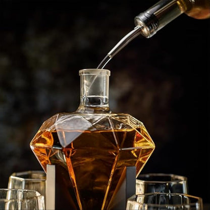 Whisiskey – Whiskey Decanter – Diamond - 1000 ml – Whiskey Carafe Set - Gifts for Men – Inc. 4 Whiskey Glasses – 4 Whiskey Stones – Spout – Glass Stopper and Pliers