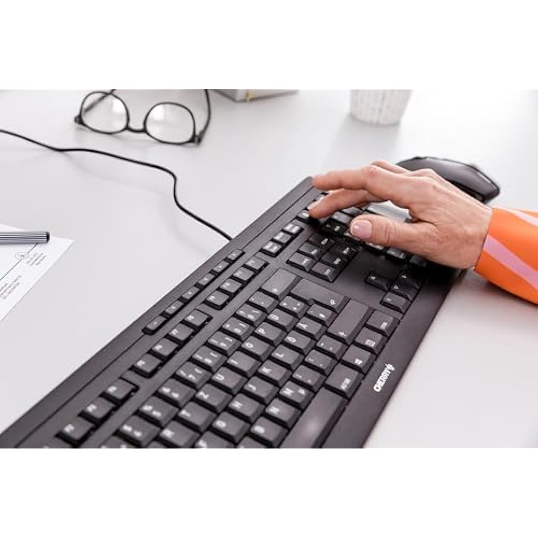 CHERRY STREAM KEYBOARD, Wired Keyboard, Spanish Layout (QWERTY), Whisper-Quiet Keystrokes, Unique Typing Experience, Flat Design, Black