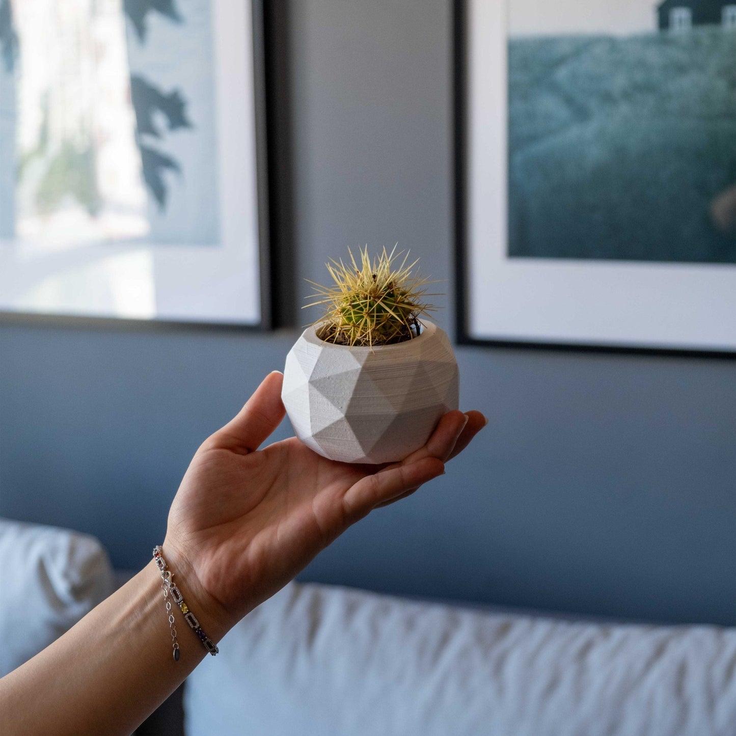 WHITE CONCRETE DIAGONAL POT