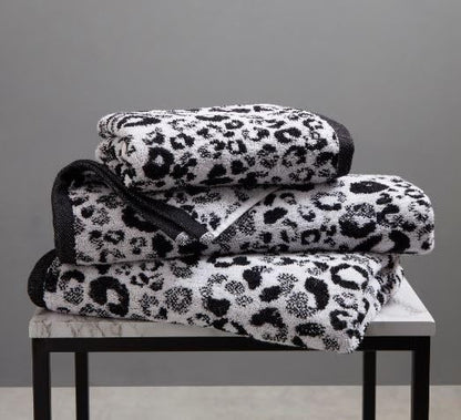 Fusion - Black Animal Print Bath Towel (70 x 130cm) - 100% Cotton - Cheetah/Leopard Paw Print - Safari Zoo Animal Towel