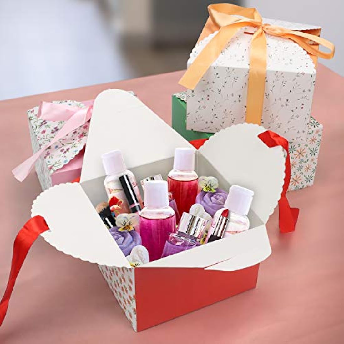 Belle Vous Scalloped Paper Square Gift Boxes with Ribbon (20 Pack) - 14.7 x 14.7 x 9.4cm/5.78 x 5.78 x 3.7 Inches - Small Boxes for DIY Wedding and Party Gifts/Favours, Handmade Soap & Candy