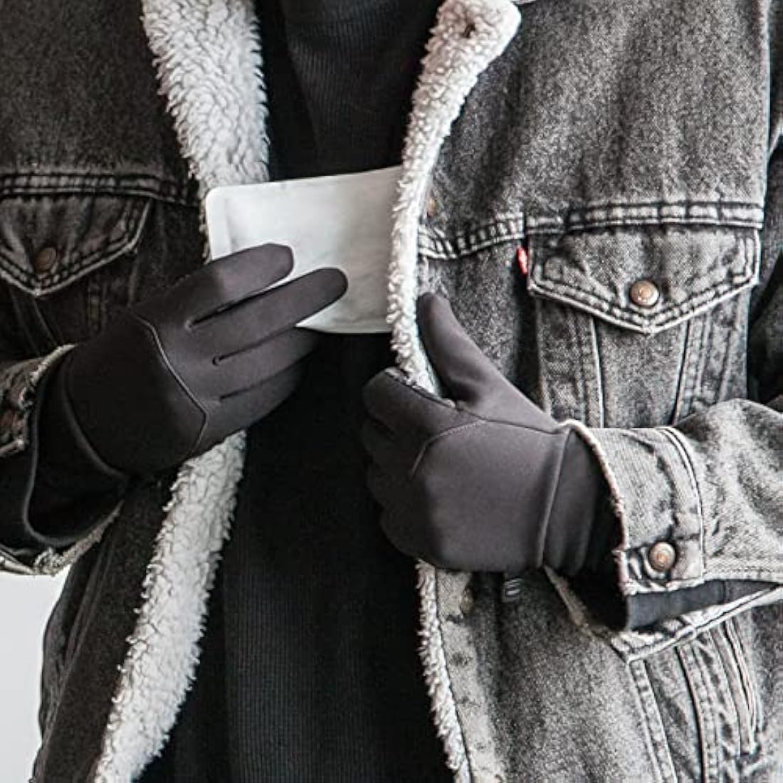 IRIS USA Hand Warmers – Large, 60 Individual Warmers, Long-Lasting Up to 18 Hours for Warm and hot Hands - On The Go, Disposable, 4-Year-Lasting Handwarmers for Hands and Feet, Winter Essentials