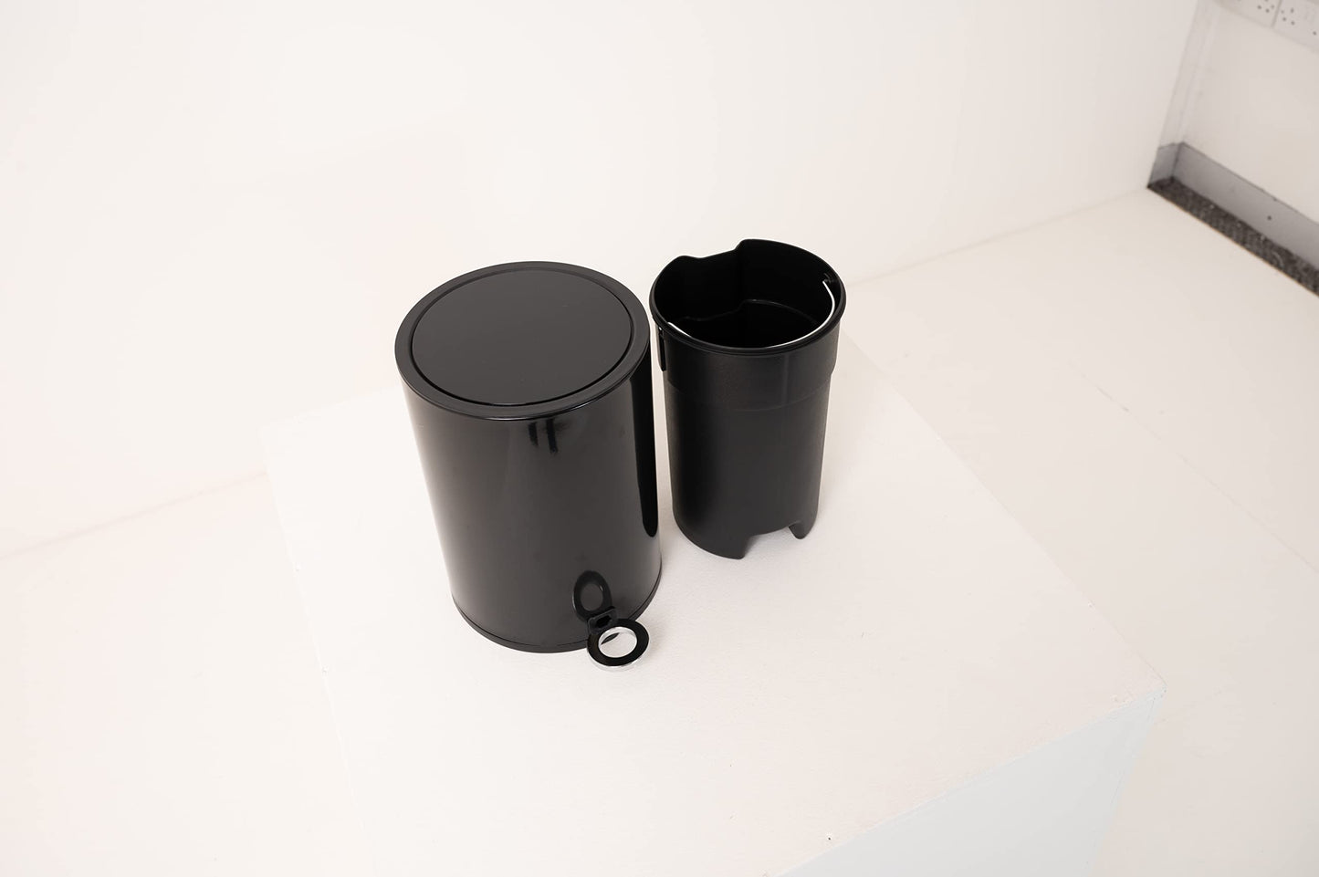 FurnitureXtra™ Modern Style Powder Coated Soft Close Pedal Bin, Plastic Inner bucket, ABS lid (Black, 6L)