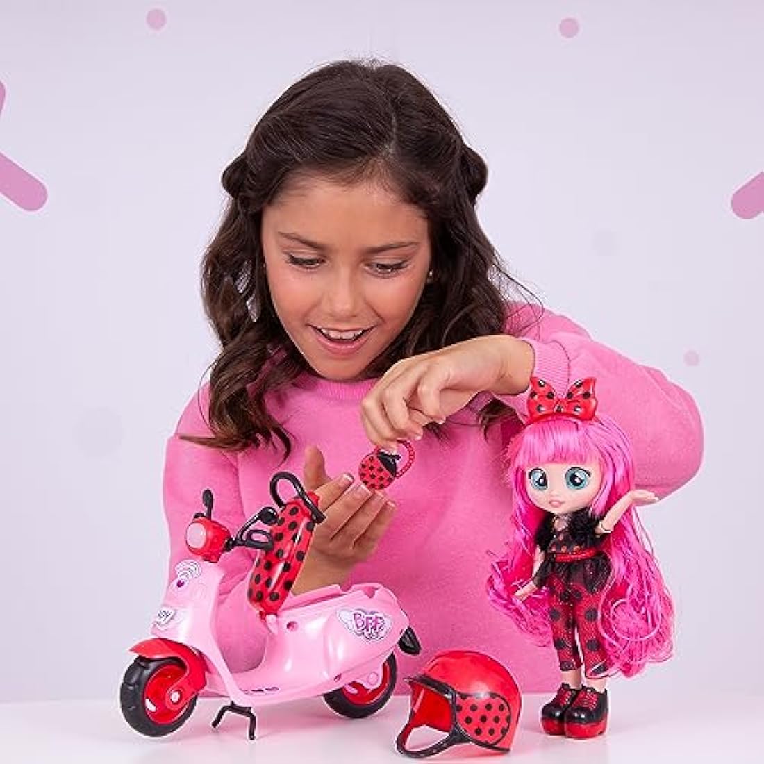Cry Babies BFF by Lady Playset Dolls Bambola BFF Lady Ha Il SUO Scooter, 10 Accessories, Giocattolo Bambine and Bambini +3 Anni