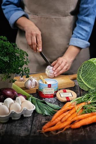 Le Saunier De Camargue French Sea Salt, Fleur De Sel, Hand Harvested, Delicate Salt Flakes for Cooking and Seasoning, Round Box 125 g