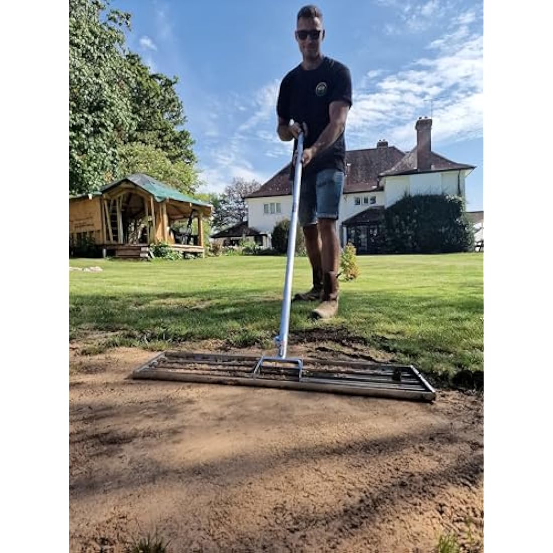 British Manufacturing Solutions 46” wide Stainless Steel Levelawn Lute: Premium levelling rake for top dressing, seeding, soil/sand. Luxury full-length heavy-duty aluminium handle. (46"wide)