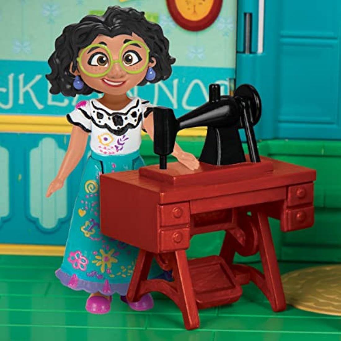 Disney Encanto Mirabel Bedroom Playset, Interactive Playset Includes Step and Surprise Feature, Singing Bed and 5 Accessories For Added Play, Mirabel Doll Included!