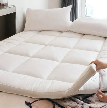 VL Mattress Topper 4Ft Small Double Size 10cm Thick Microfiber Quilted Fluffy and Soft Mattress Protector with Strong Corner Straps for Firm Grip