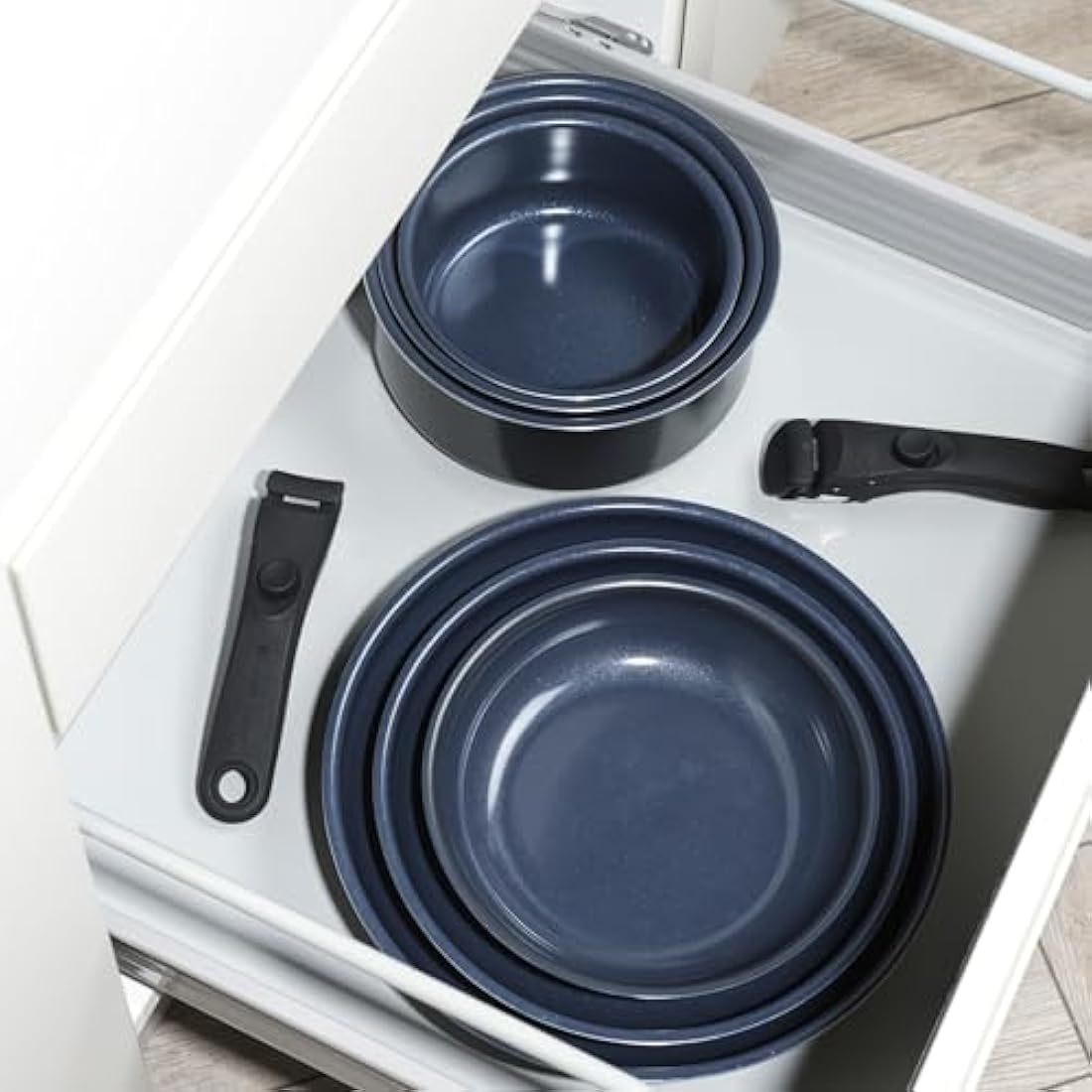 Russell Hobbs RH03321EU7 Smart Clip Pot and Pan Set – 8 Piece Ceramic Non-Stick Frying Pans & Saucepans with 2 Detachable Handles, Stackable Design, PFAS-Free, Induction Oven Safe, Marine, Navy Blue