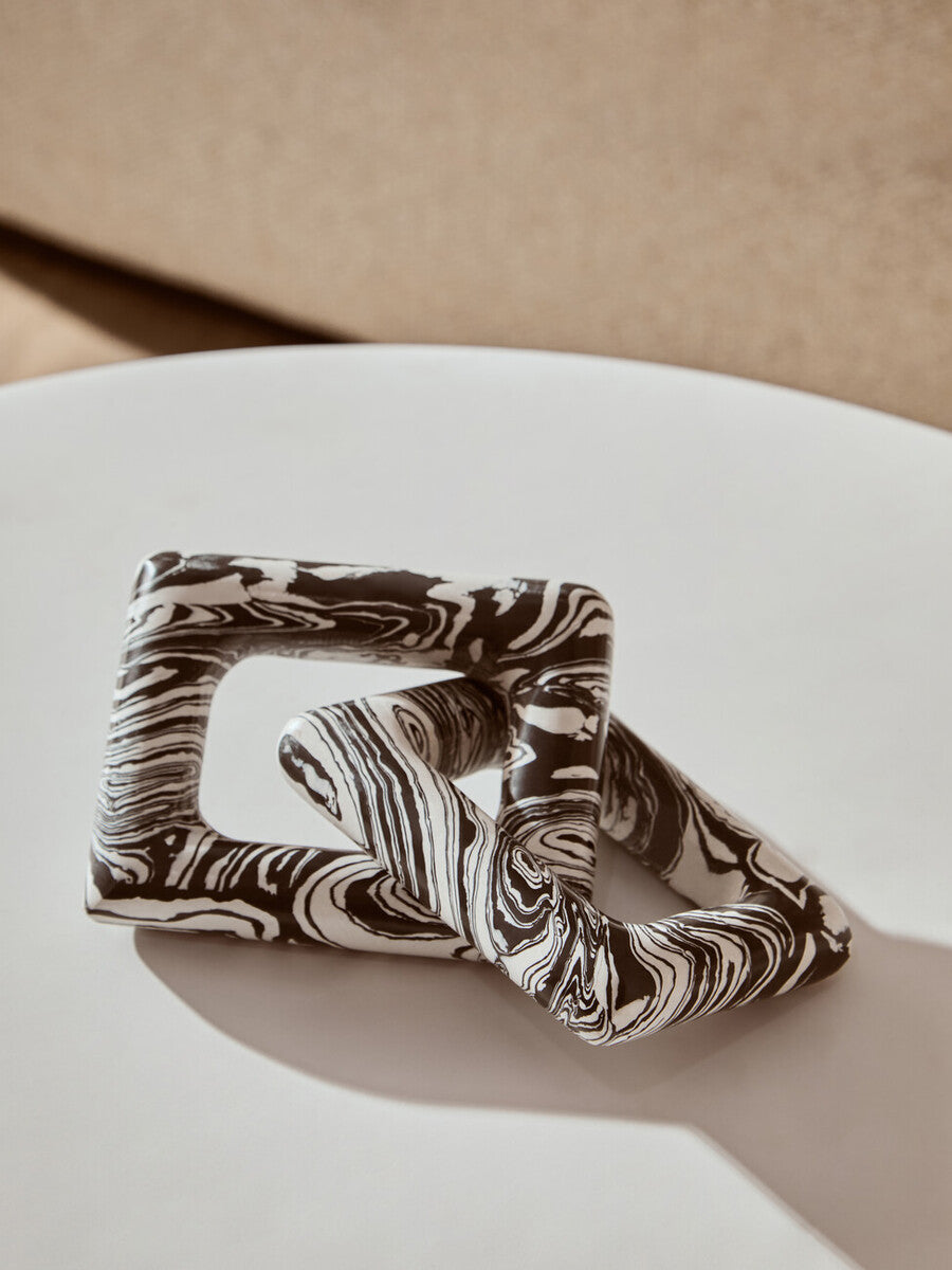 Helsa Black And White Marble Two Link Chain