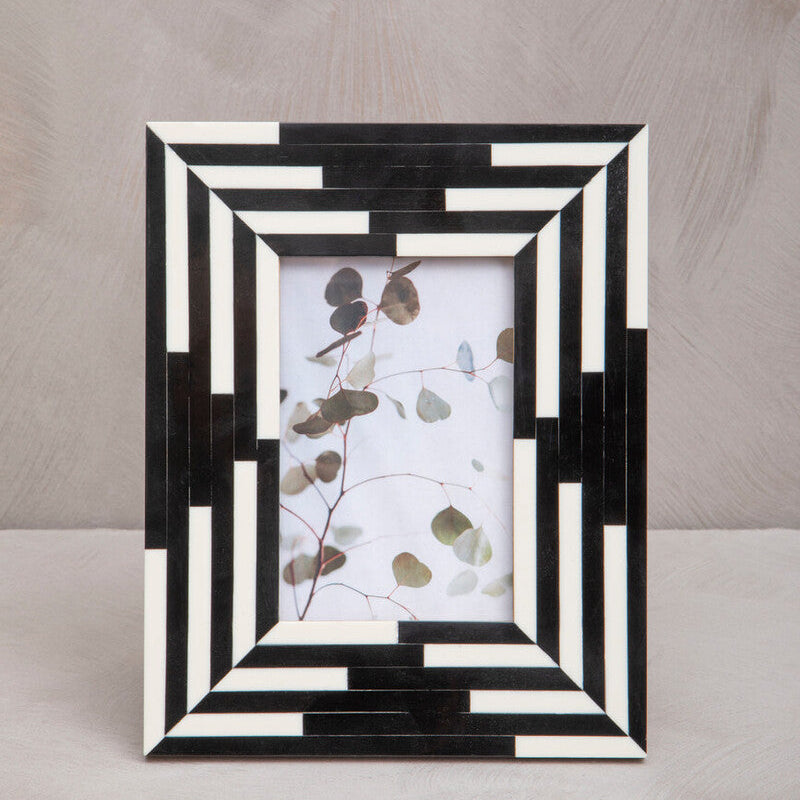 Donato 4In X 6In Black And White Stripe Photo Frame