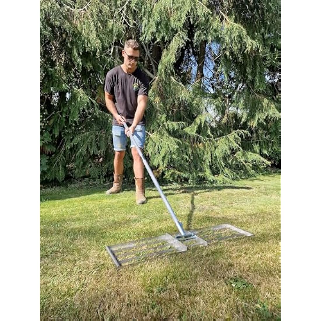 British Manufacturing Solutions 46” wide Stainless Steel Levelawn Lute: Premium levelling rake for top dressing, seeding, soil/sand. Luxury full-length heavy-duty aluminium handle. (46"wide)