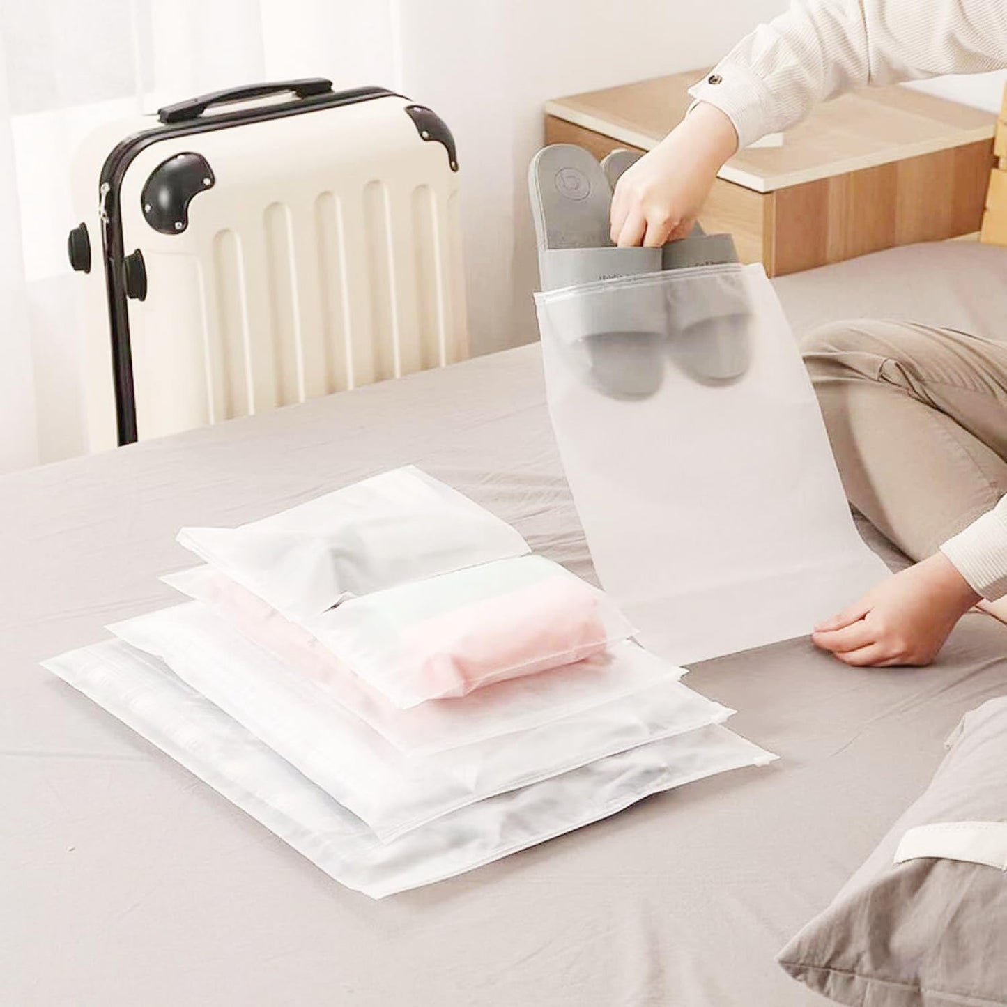 Reusable Zip Lock Bags, 30pcs 40x30cm Plastic Travel Storage Bags Organiser No Holes Hospital Bag Organiser Pouches Frosted Waterproof ziplock bags