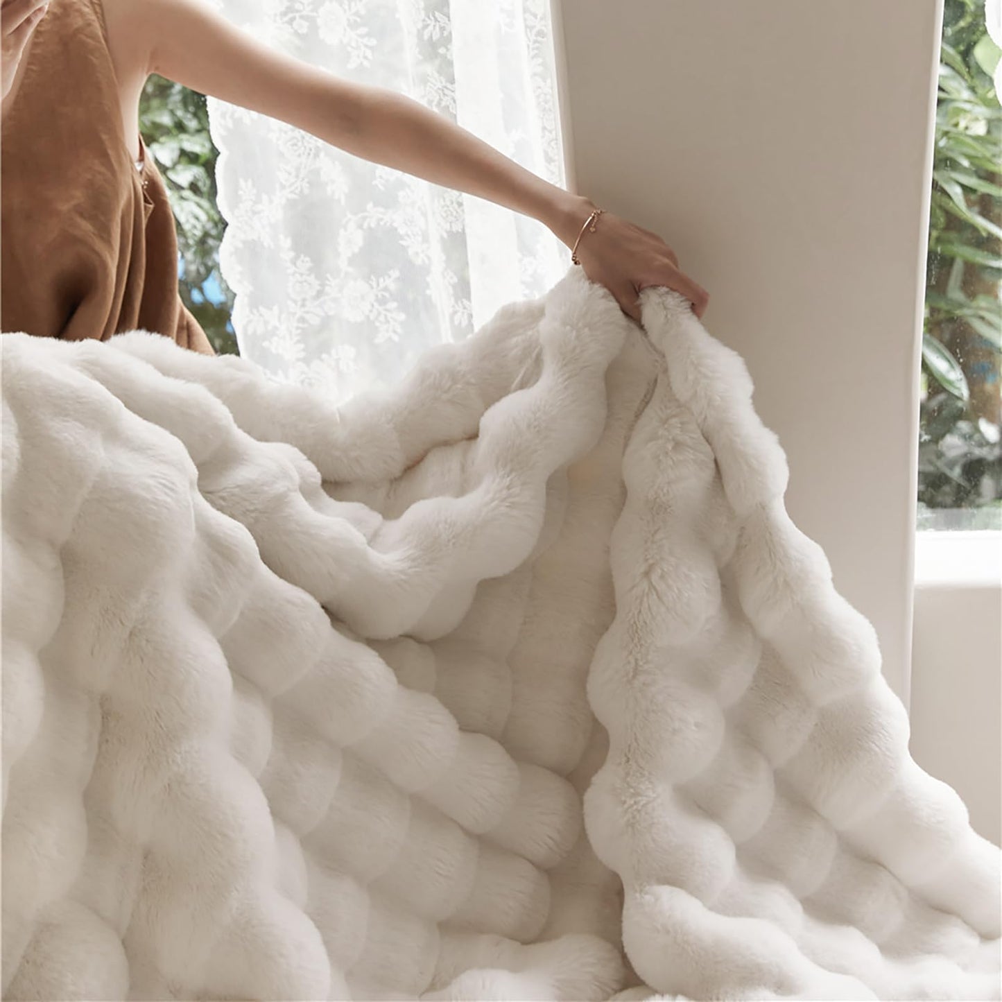 Faux Rabbit Fur Throw Blanket, Luxury Soft Warm Bubble Blanket for Bed, Couch, Sofa, White, 160 X 200 CM