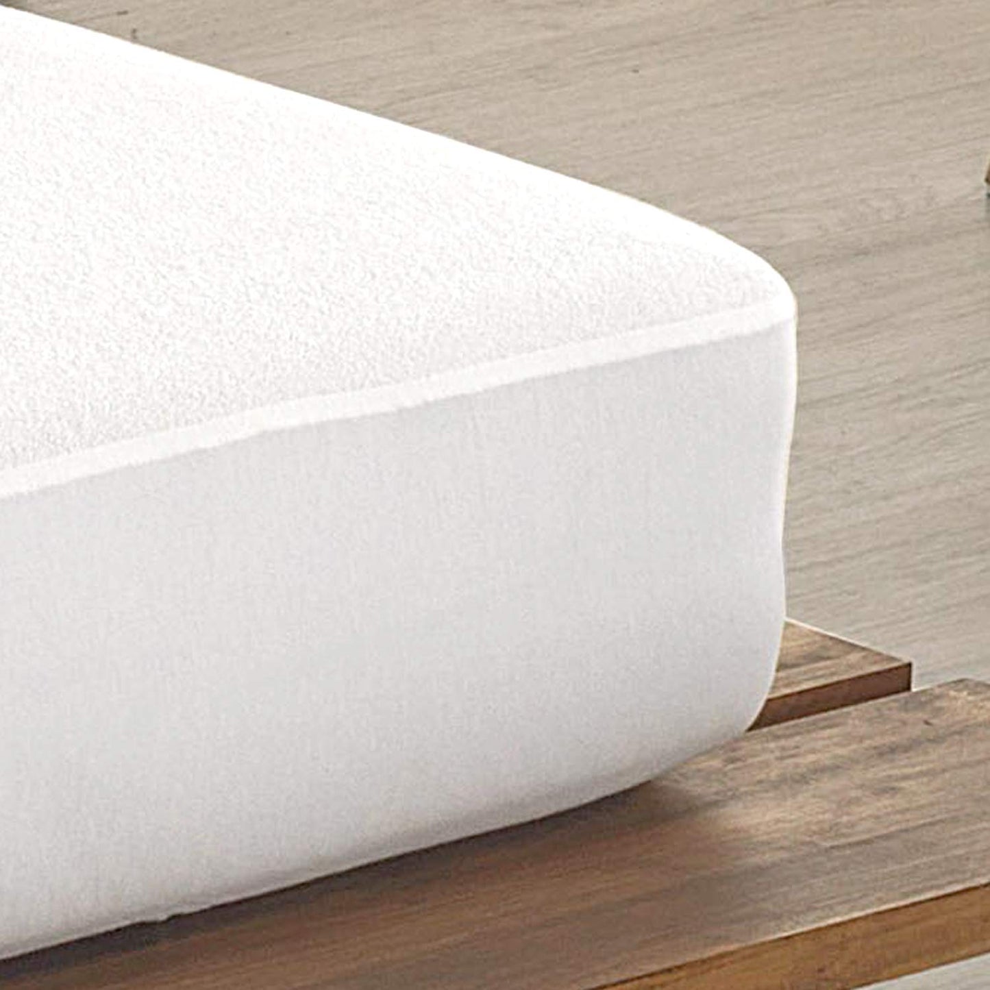 Todocama - Mattress protector in adjustable sponge, 100% waterproof with anti-mite treatment, made of biorganic cotton. (bed 135 x 190/200 cm)