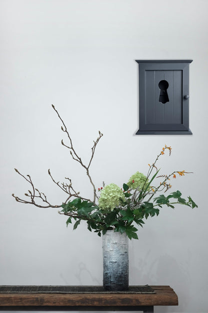 GreyZouq Wooden Key Cabinet Wall Mounted, Keyhole Window Design, Key Holder for Wall with 6 Hooks, Decorative Key Organiser, Magnetic Door Closure