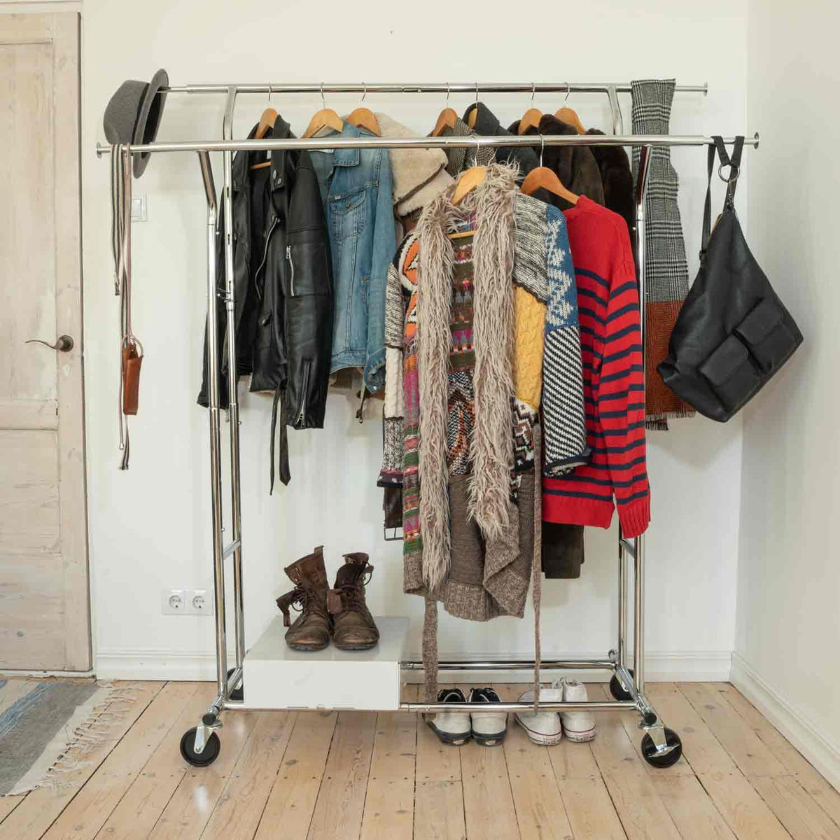 Tatkraft Denver - Heavy Duty Double Clothes Rail on Wheels, Holds Up to 242 Lbs (110 Kg), SET UP WITHIN 1 MINUTE, Chromed steel