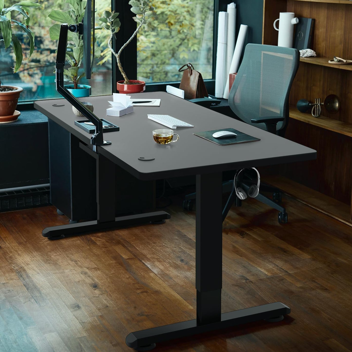 JUMMICO 140 x 70 cm Electric Standing Desk with USB Charging, Sedentary Reminder Height Adjustable Standing Desk, Sit Stand Desk