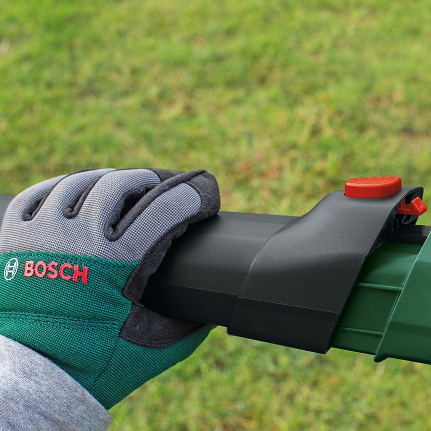 Bosch Electric Leaf Blower and Vacuum UniversalGardenTidy 3000 (3000 W, collection bag 50 l,variable speed,for blowing, vacuuming shredding leaves,