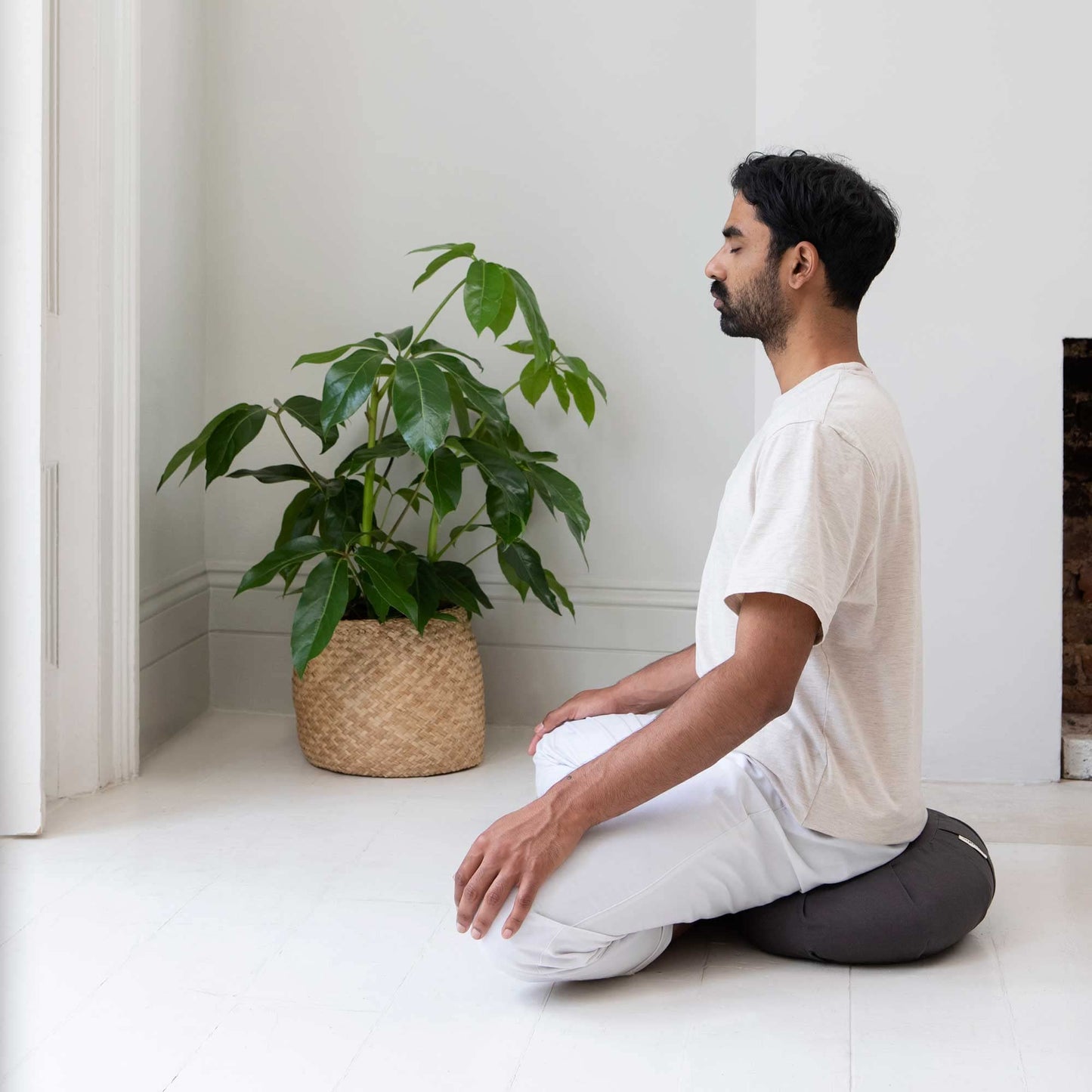 basaho CRESCENT Zafu Meditation Cushion | Organic Cotton | Buckwheat Hulls | Removable Washable Cover (Leaf)