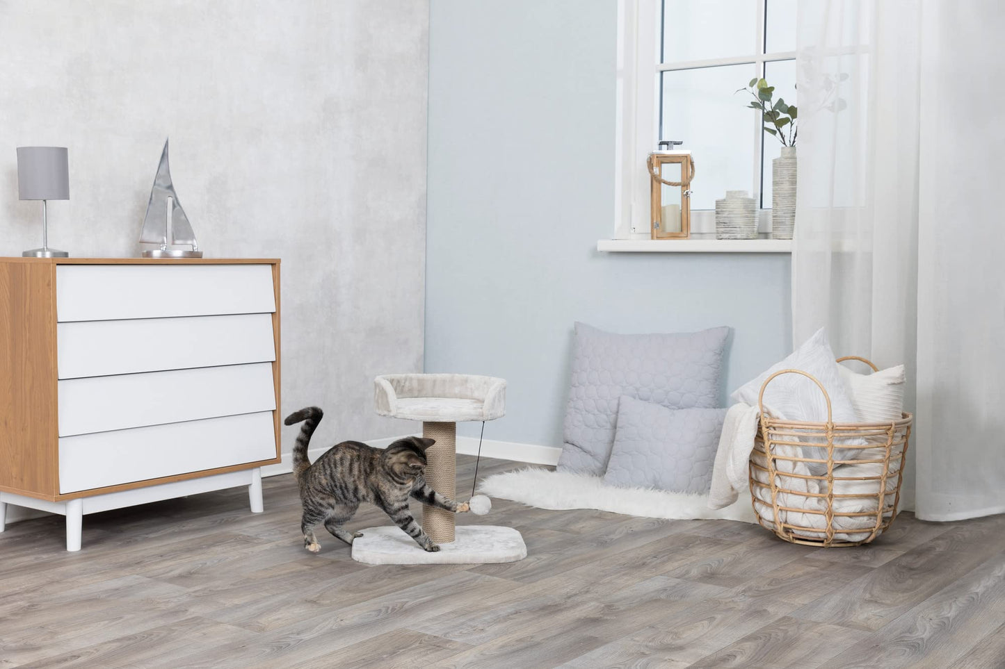 Trixie Scratching Post, light grey