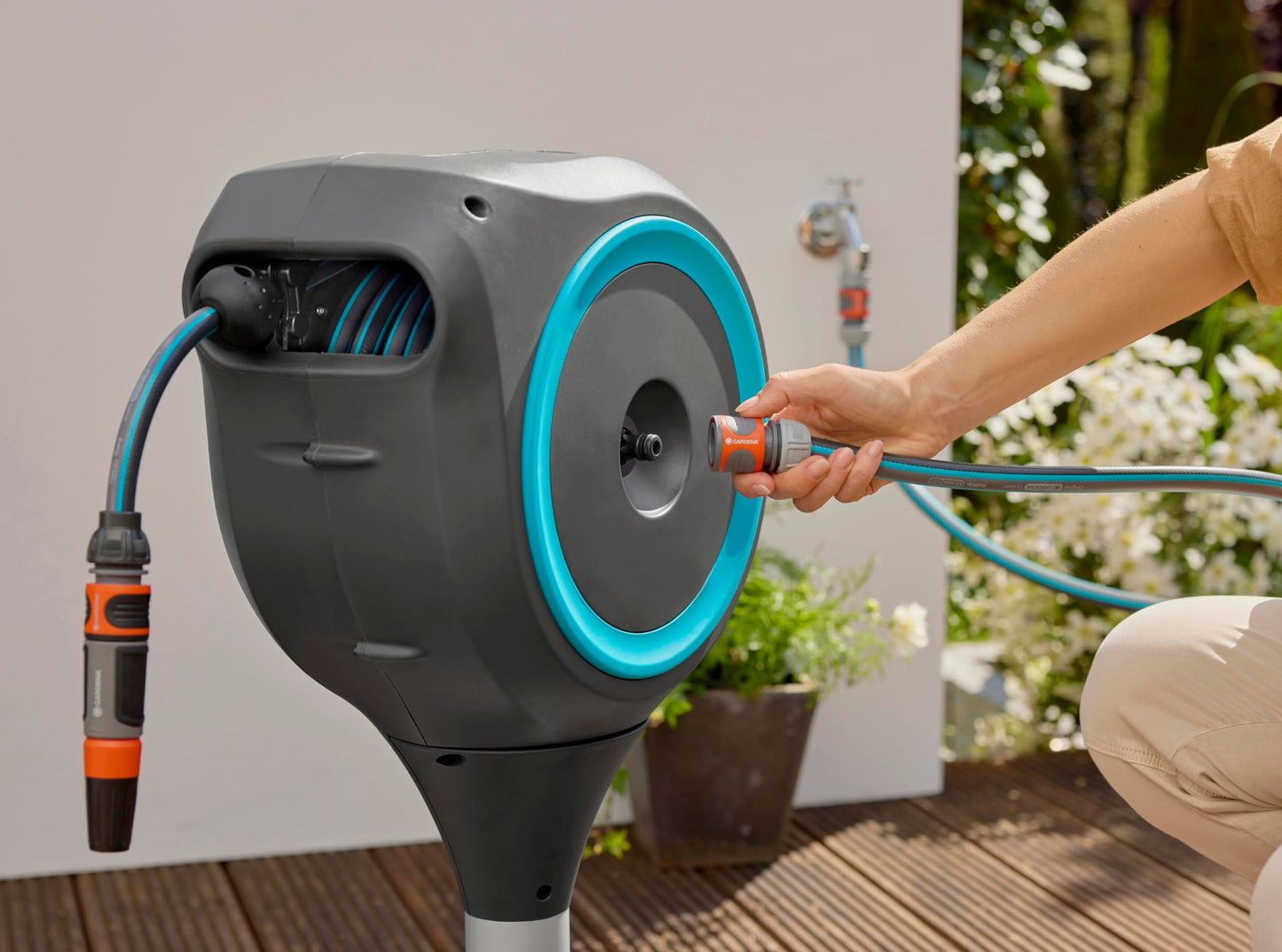 Gardena Patio Hose Box Rollup S: Weatherproof Box with roll-up Technology and 15m Hose, Irrigation of Small Gardens with Patio, Automatic retraction,