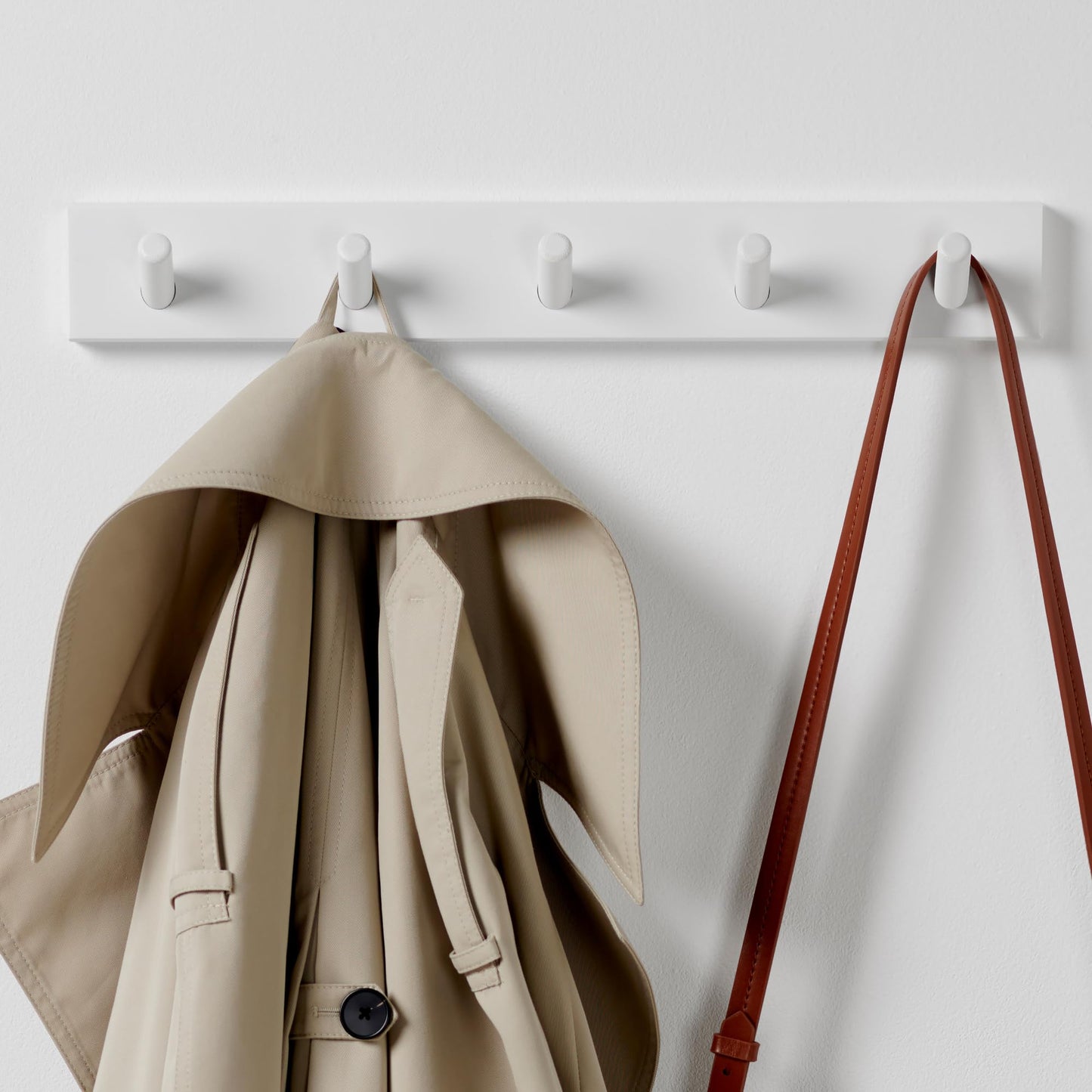 LARHN White Wall-Mounted Coat Rack - 5 Coat Hooks, 43cm