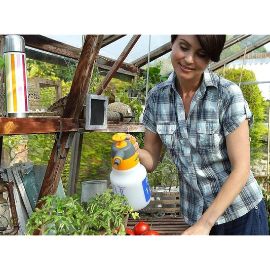 HOZELOCK - Pressure Sprayer Spraymist Plus 1.25L : Ideal for Indoor/Outdoor Tasks, Metal Pumping Stem, Ergonomic Handle with Continuous Spray Function, Adjustable Nozzle [4122P0000]