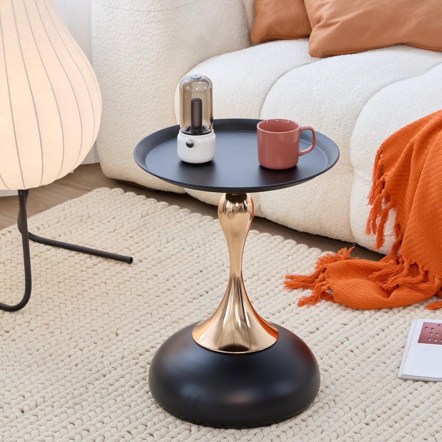 Modern Round Side Table with Gold Pedestal Base, Black Metal Top, Accent End Table for Living Room (黑色)